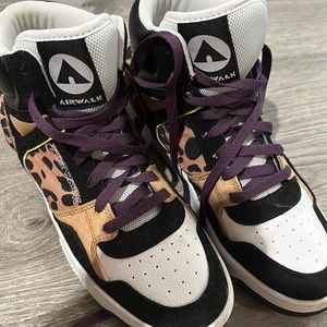 Leopard air walks